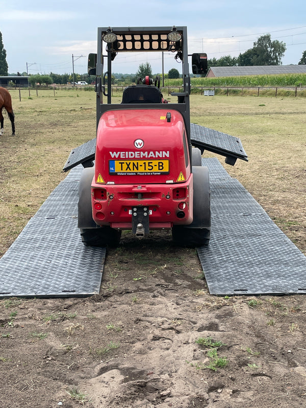 Vol pak gebruikte rijplaten 300 x 100 cm 40 stuks